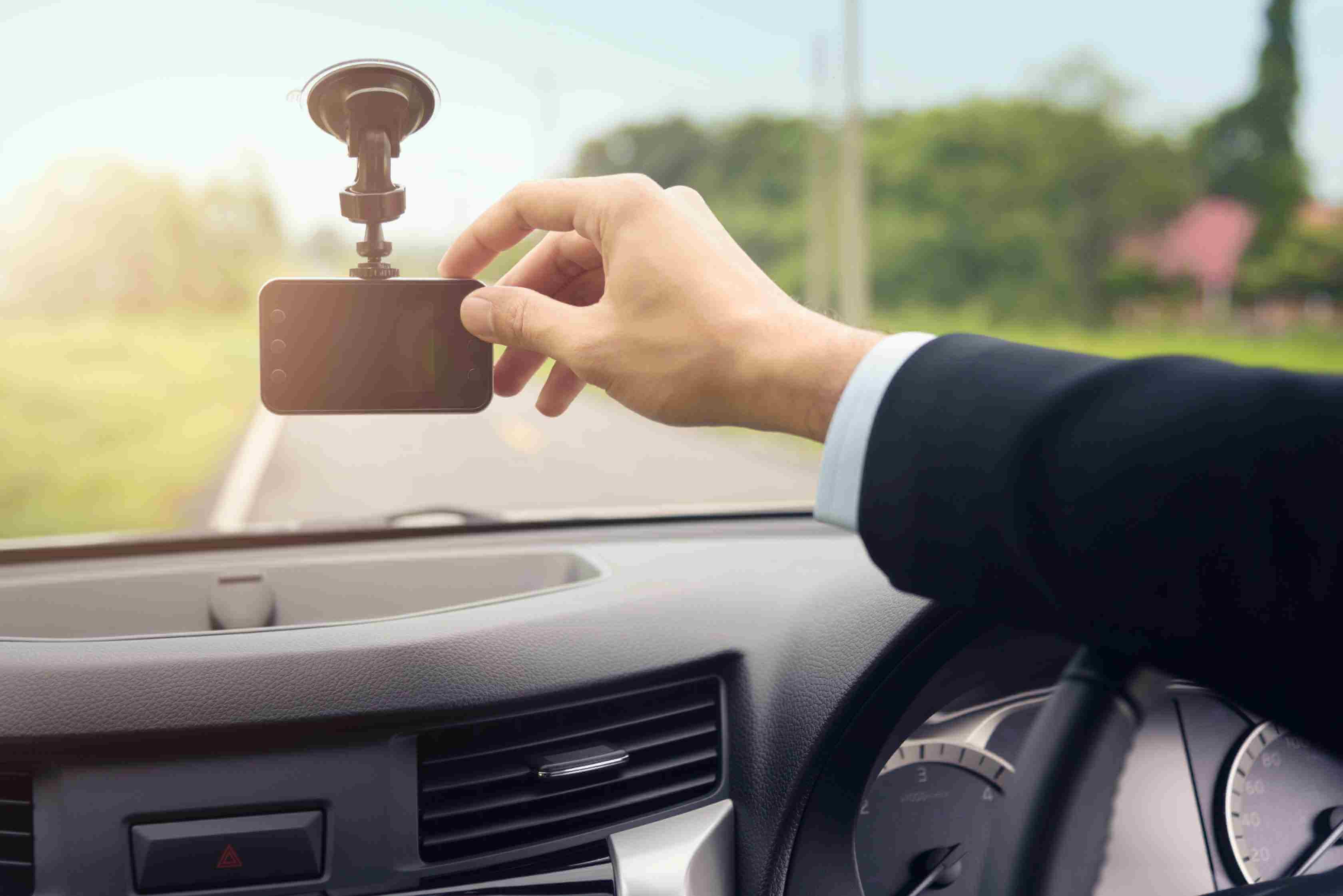 https://www.allianz-assistance.co.uk/help-and-advice/automotive-news-and-advice-hub/What-are-the-key-benefits-of-a-dash-cam/_jcr_content/root/parsys/stage/stageimage.img.82.3360.jpeg/1696496221596/what-are-the-key-benefits-of-a-dash-cam-image.jpeg